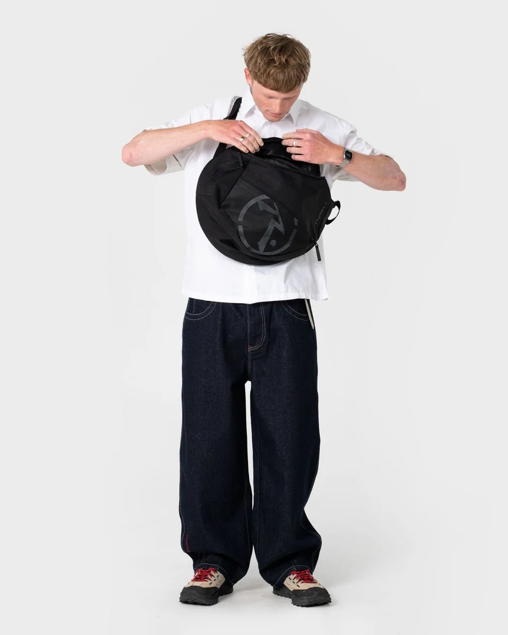 OVERTURN SLING BAG -RustyBPM0397-BLACK-OSFM