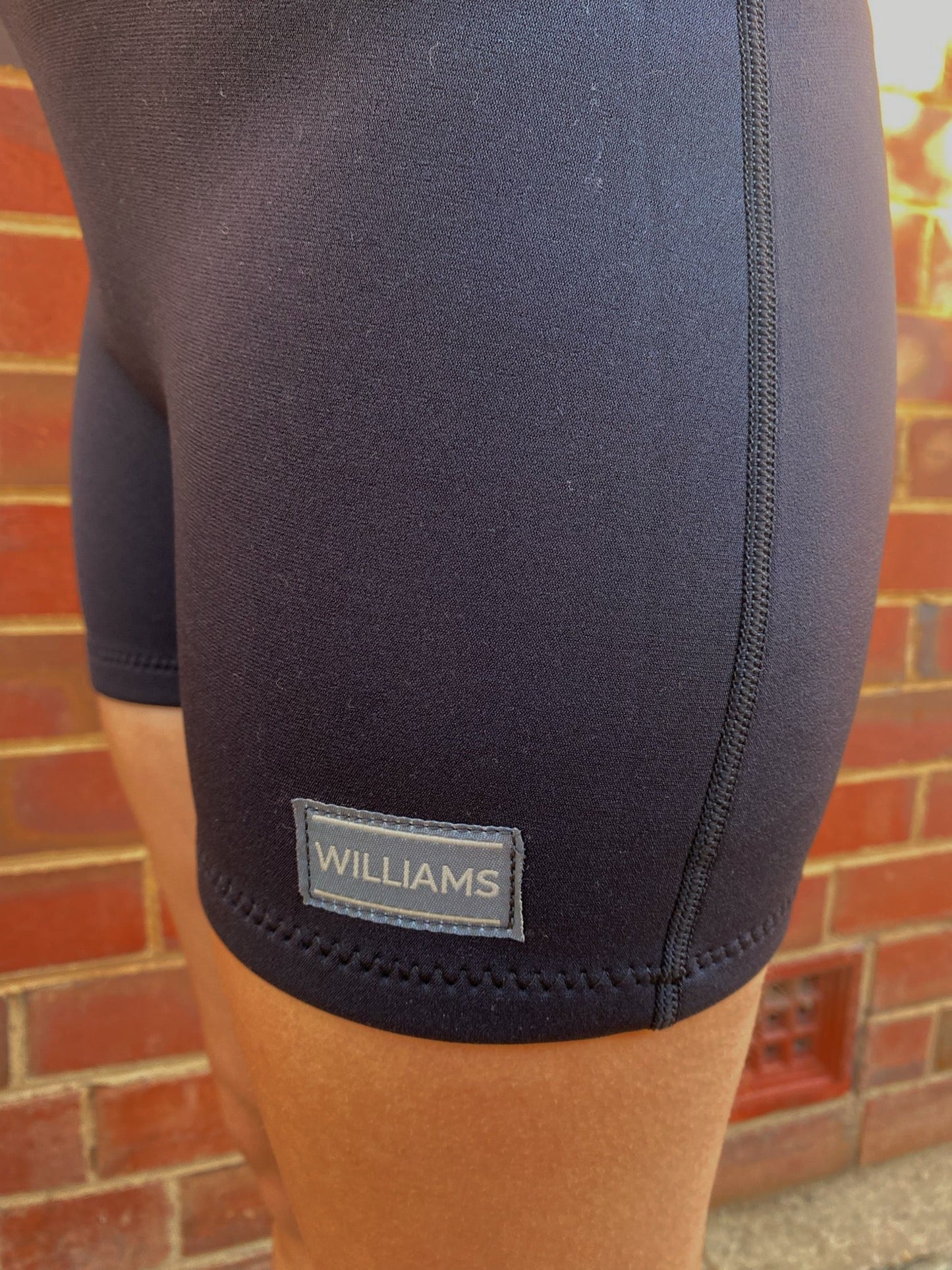 HIWAISTER SHORT -Williams8064-Black-4