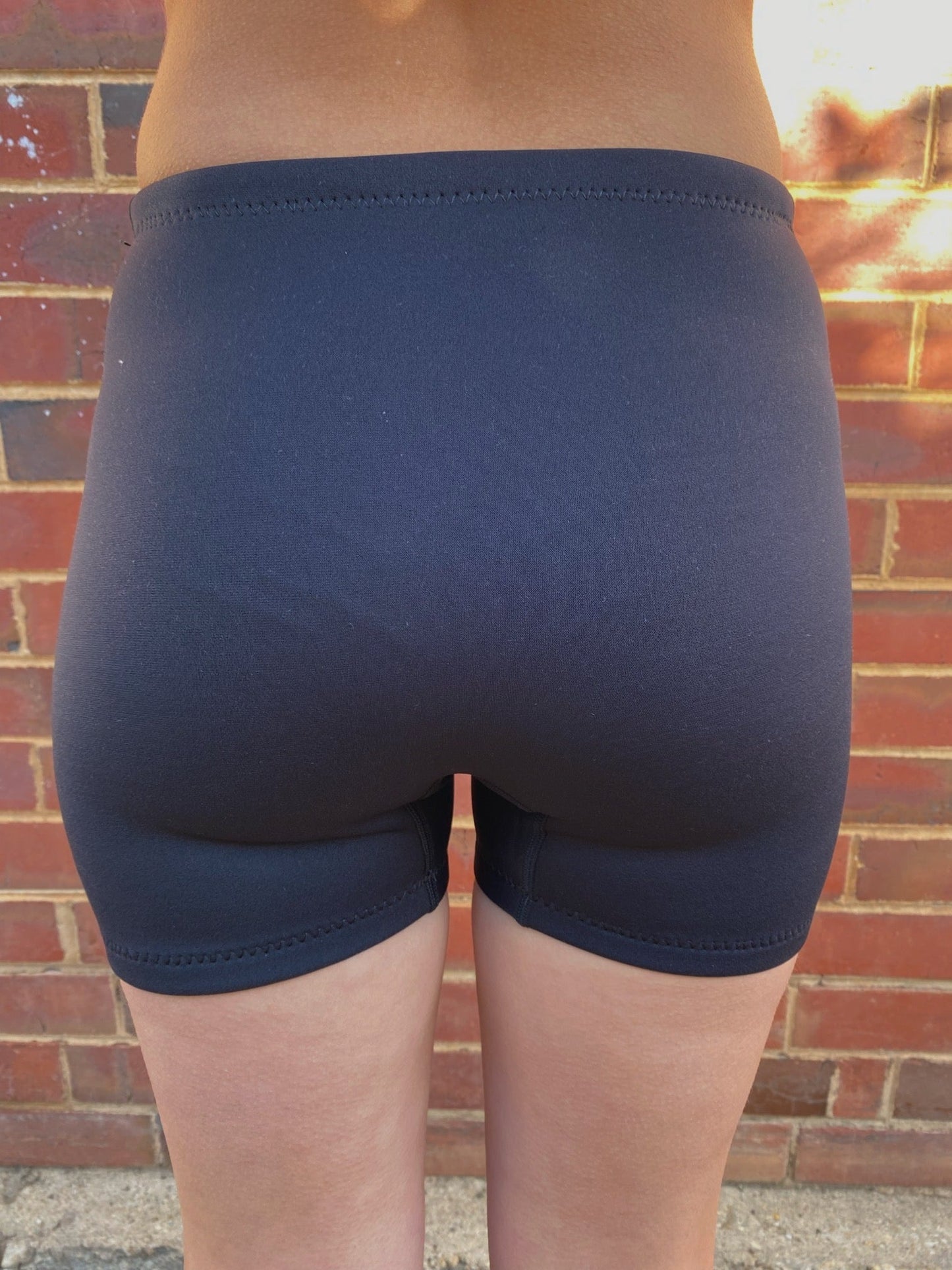 HIWAISTER SHORT -Williams8064-Black-4