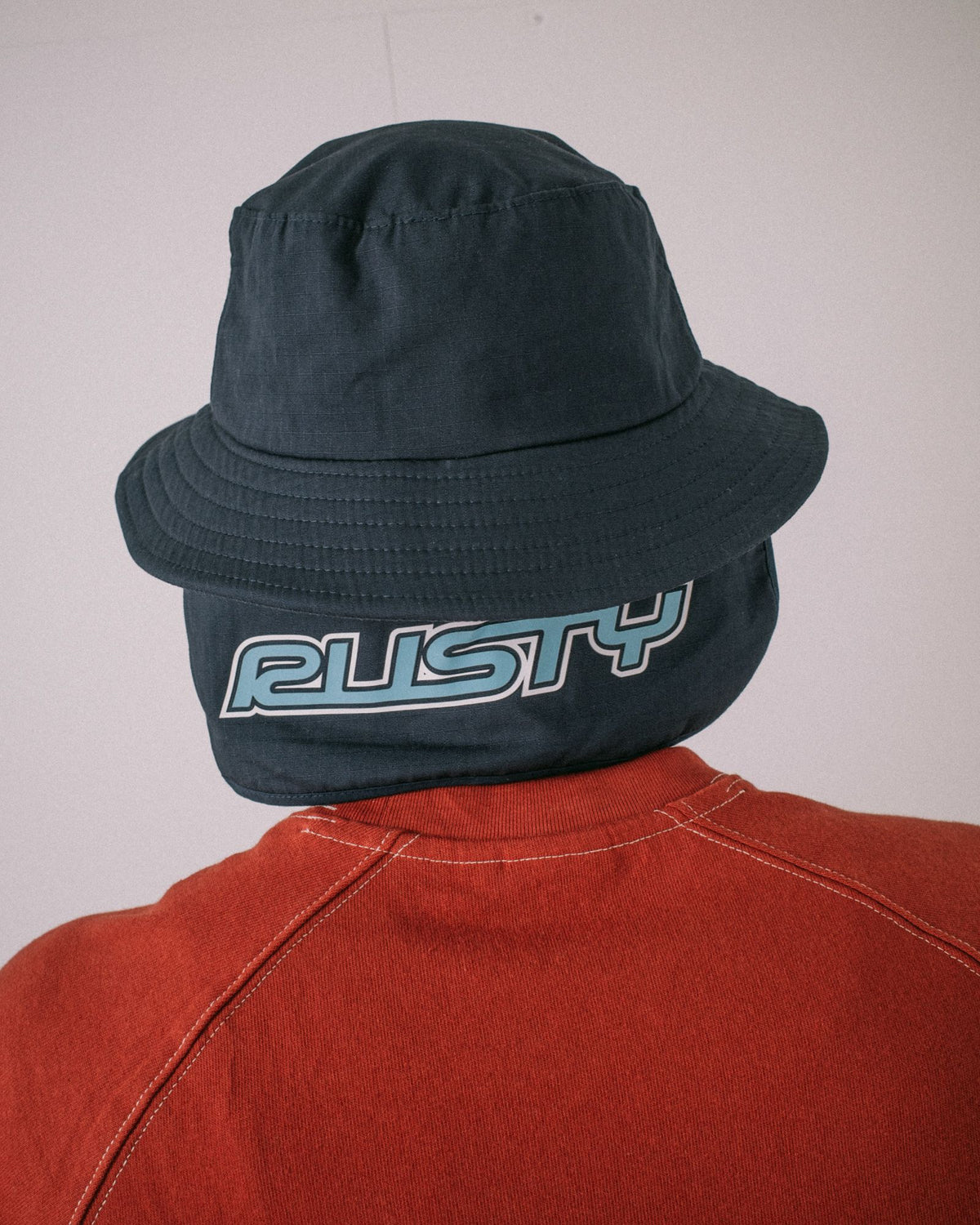 CARBON BUCKET HAT