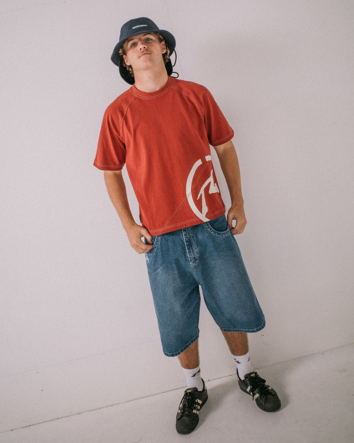 CARBON BUCKET HAT