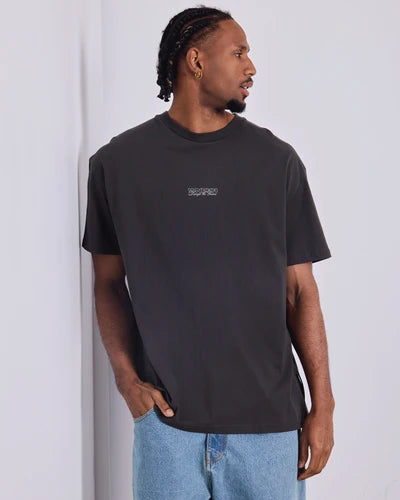 DISPLACE BOX FIT TEE